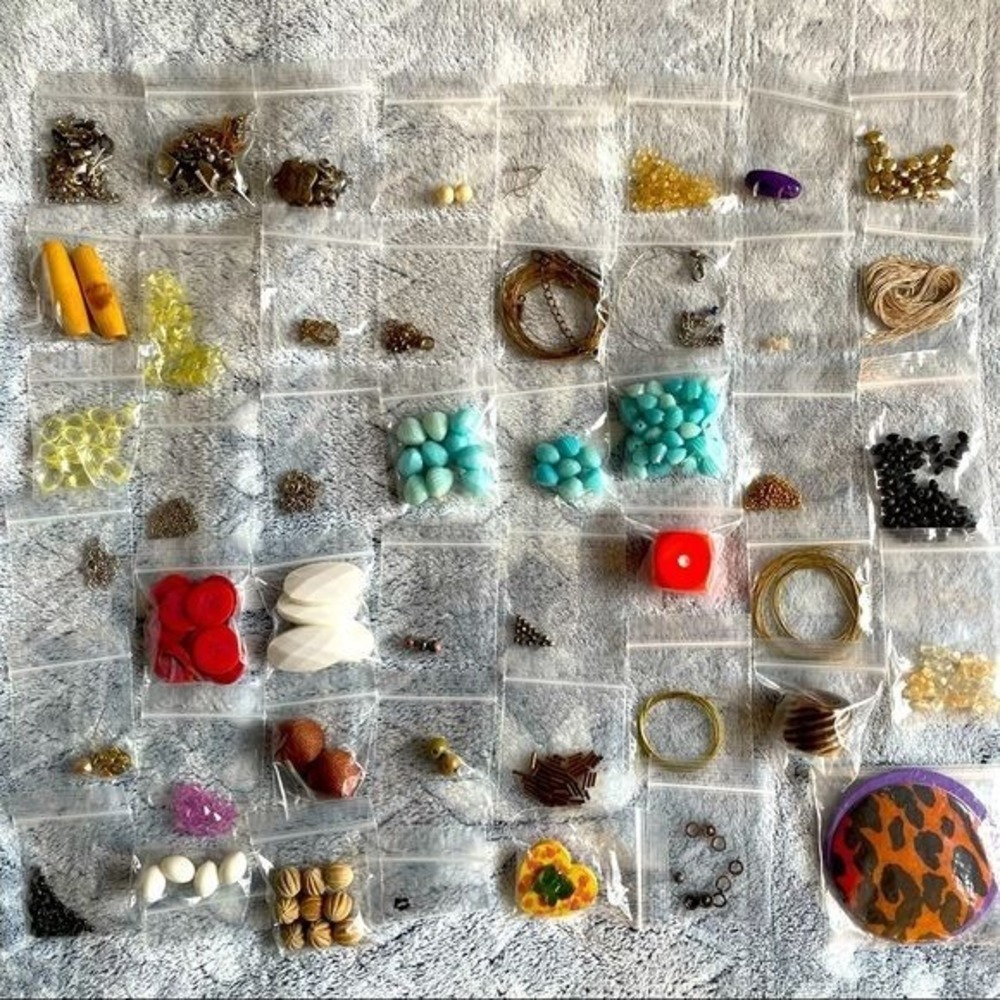 Unbranded Mixed Bead and Jewelry Making Supply Lot OS Multicolor Unisex Craft